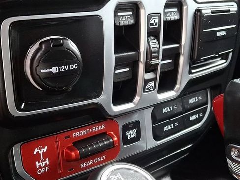Used 2018 Jeep Wrangler Unlimited Rubicon AWD/4WD image 24