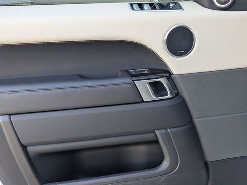 Used 2019 Land Rover Range Rover Sport HSE image 12