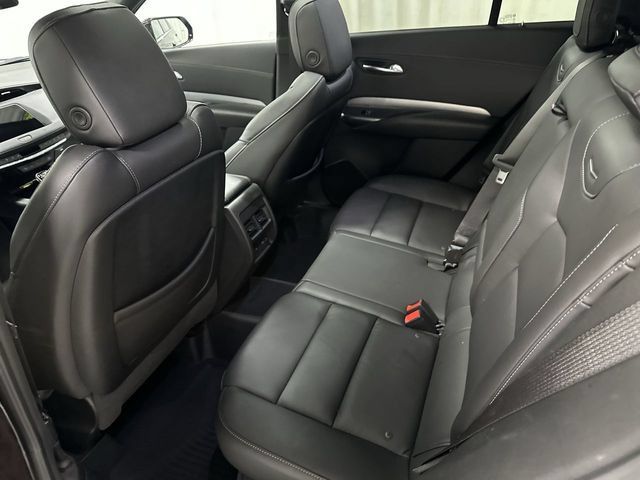 Used 2021 Cadillac XT4 Premium Luxury w/ Cold Weather Package AWD/4WD image 15
