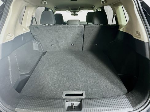 Used 2025 Nissan Rogue SV FWD image 27