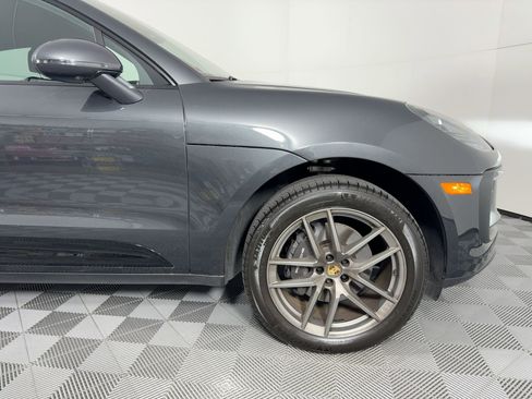 Certified 2025 Porsche Macan image 12
