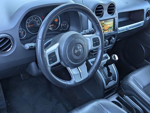 Used 2017 Jeep Compass Latitude image 4