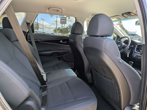 Used 2018 Kia Sorento L image 26