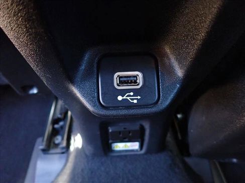 Used 2020 Jeep Renegade Altitude AWD/4WD image 10