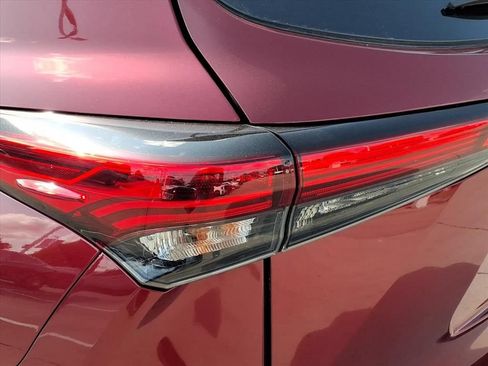 Used 2022 Toyota Highlander XSE AWD/4WD image 12