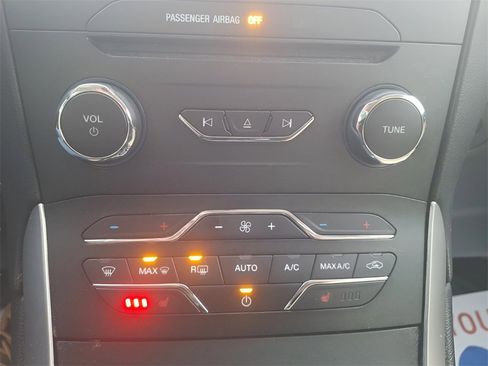 Used 2018 Ford Edge SEL w/ Equipment Group 201A image 24