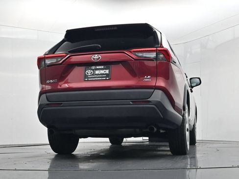 Used 2021 Toyota RAV4 LE AWD/4WD image 42