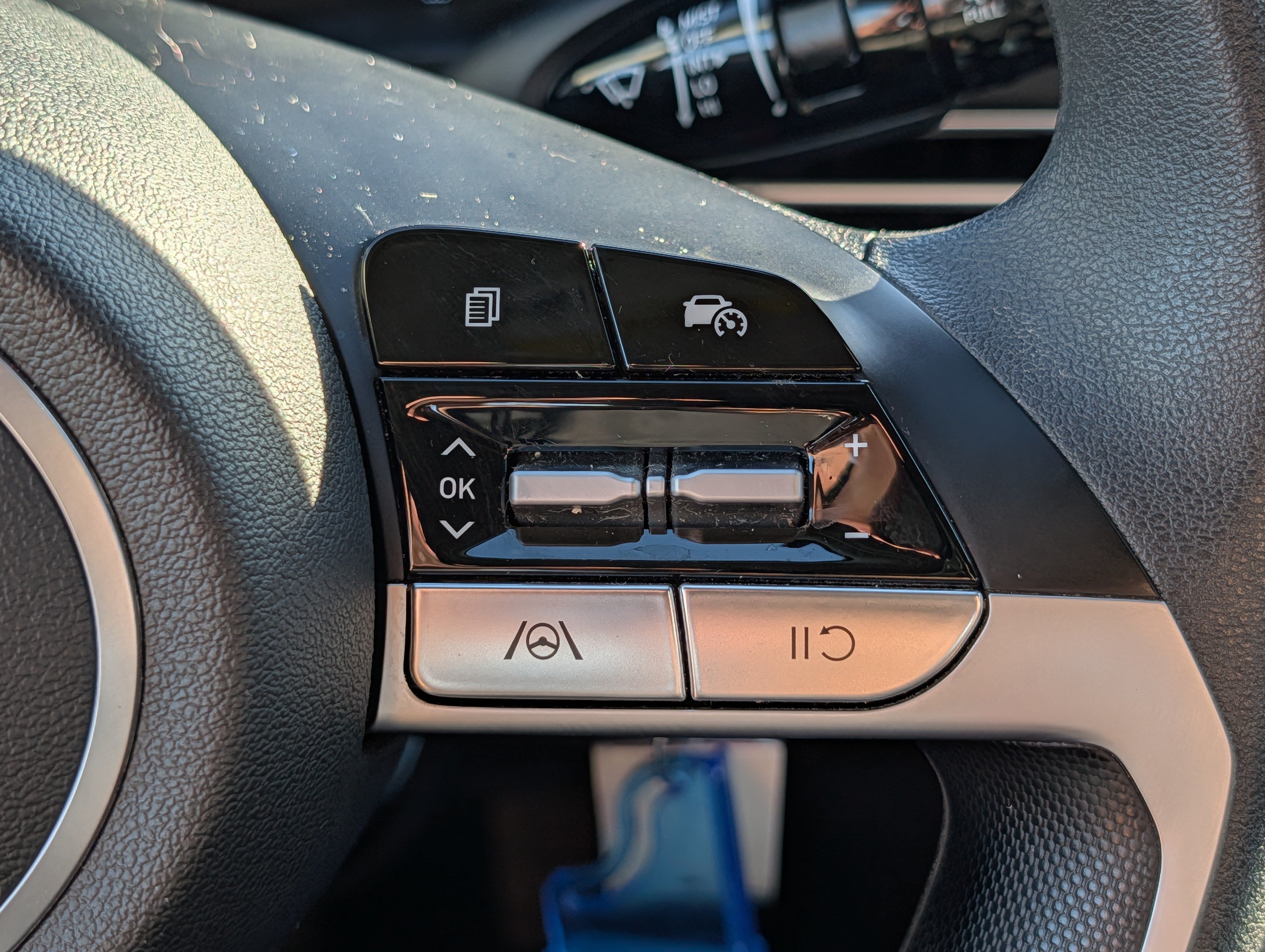 Used 2024 Hyundai Elantra SE FWD image 30