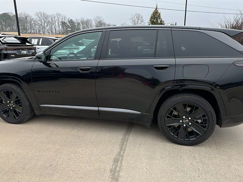 Used 2024 Jeep Wagoneer Launch Edition image 11