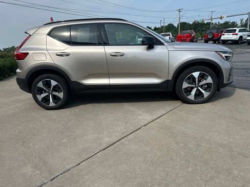 Used 2024 Volvo XC40 B5 Plus w/ Protection Package Premier AWD/4WD image 4