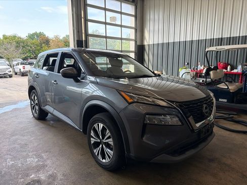 Used 2023 Nissan Rogue SV AWD/4WD image 2