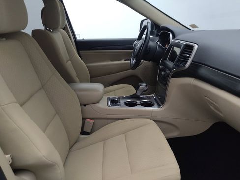 Used 2019 Jeep Grand Cherokee Laredo AWD/4WD image 21