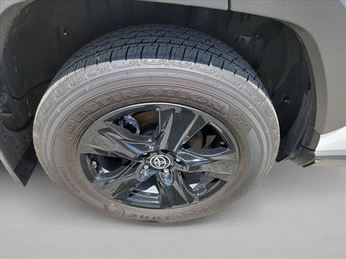 Used 2025 Toyota RAV4 LE AWD/4WD image 11