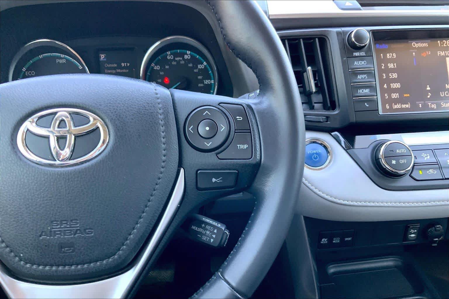 Used 2017 Toyota RAV4 XLE AWD/4WD image 25
