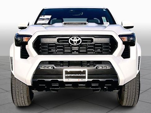 Used 2025 Toyota Tacoma TRD Sport image 3