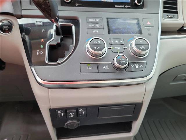 Used 2019 Toyota Sienna XLE w/ XLE Navigation Package FWD image 12