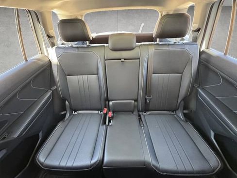 Used 2024 Volkswagen Tiguan SE image 22