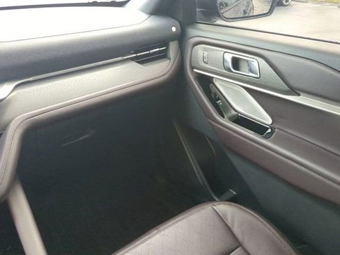 Used 2025 Ford Explorer Platinum AWD/4WD image 16