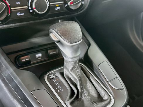 Used 2025 Kia Soul LX w/ LX Technology Package FWD image 24