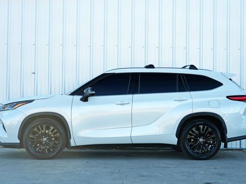Used 2022 Toyota Highlander Platinum image 8