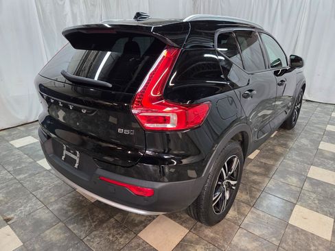 Used 2023 Volvo XC40 B5 Core AWD/4WD image 5