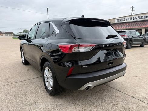 Used 2020 Ford Escape SE image 5