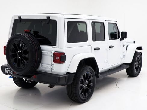 Used 2023 Jeep Wrangler Unlimited Sahara w/ Cold Weather Group AWD/4WD image 8