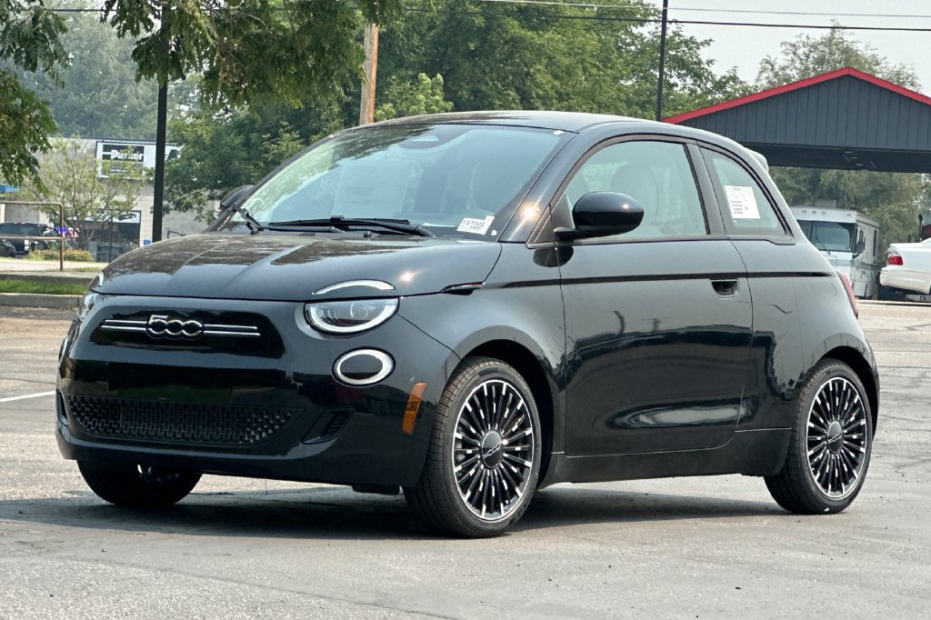 New 2026 FIAT 500 e w/ Comfort Group FWD image 4