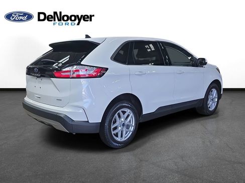 Used 2022 Ford Edge SEL image 7