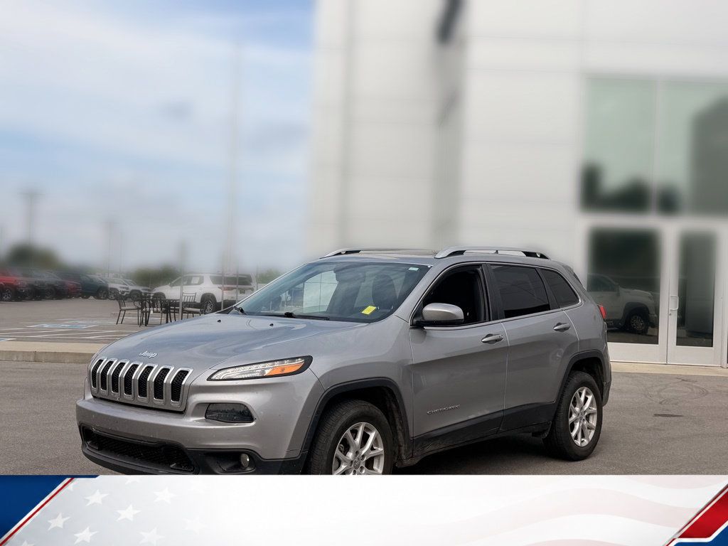 Used 2017 Jeep Cherokee Latitude w/ Comfort/Convenience Group AWD/4WD image 2