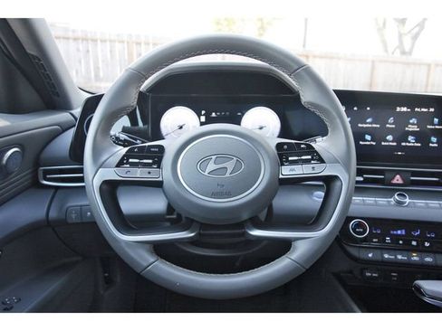 Used 2025 Hyundai Elantra SEL FWD image 13