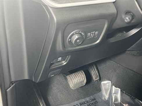 Used 2023 Jeep Grand Cherokee Limited w/ Luxury Tech Group II image 10