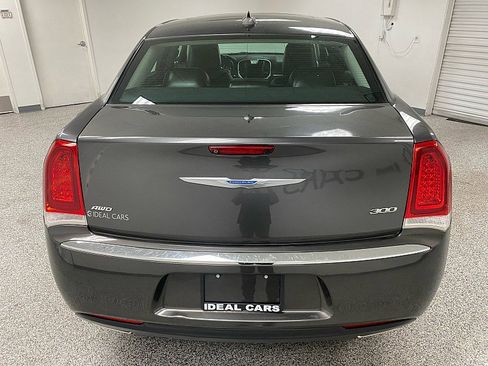 Used 2019 Chrysler 300 Limited image 6