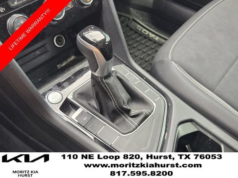 Used 2024 Volkswagen Taos SE w/ Panoramic Sunroof Package FWD image 11