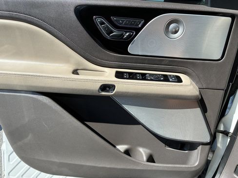 Used 2020 Lincoln Aviator Reserve w/ Equipment Group 202A AWD/4WD image 16