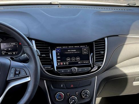 Certified 2022 Chevrolet Trax LT w/ Driver Confidence Package image 6