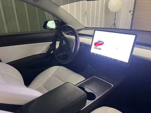 Used 2021 Tesla Model 3 Standard Range Plus image 19