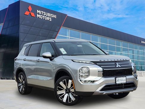 New 2025 Mitsubishi Outlander SE image 1