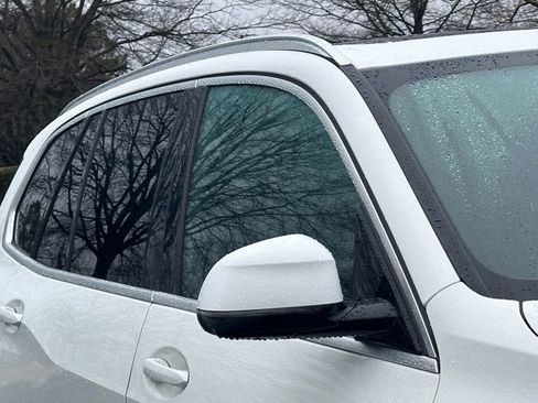 Used 2021 BMW X5 xDrive40i w/ Premium Package 2 image 2