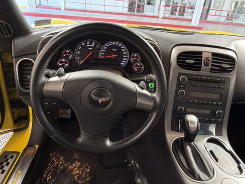 Used 2006 Chevrolet Corvette Coupe w/ Performance Package RWD image 16