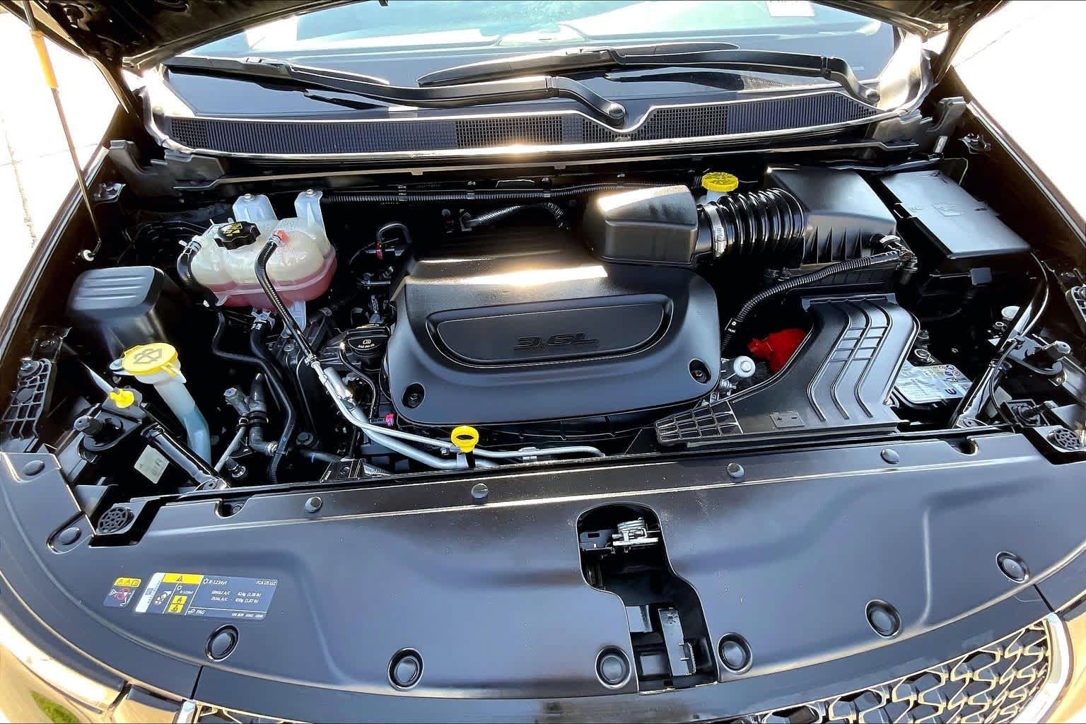 Used 2025 Chrysler Pacifica Select FWD image 32
