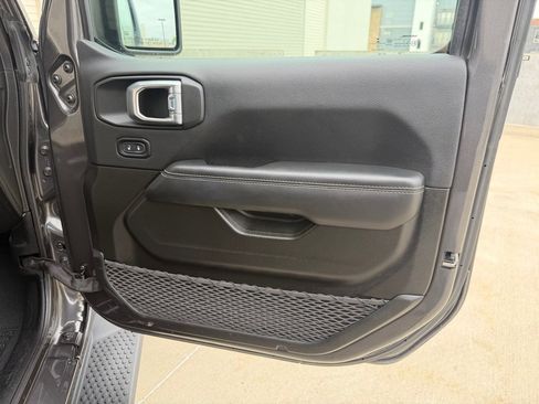 Used 2022 Jeep Wrangler Unlimited Sahara image 26