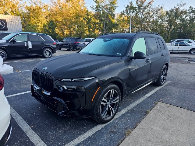 Used 2024 BMW X7 xDrive40i w/ M Sport Package AWD/4WD image 3