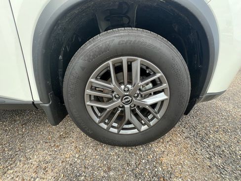 Used 2025 Nissan Rogue S image 11