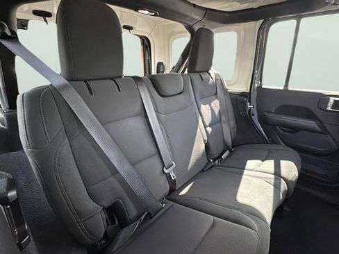 Used 2021 Jeep Wrangler Unlimited Sahara image 23