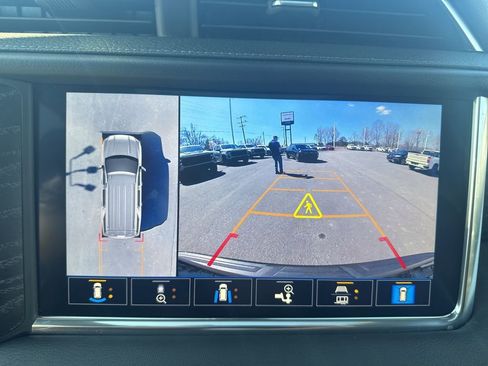 Used 2021 GMC Yukon XL Denali image 24