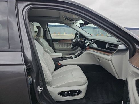 Used 2022 Jeep Grand Cherokee Summit w/ Adv Protech Group IV AWD/4WD image 8