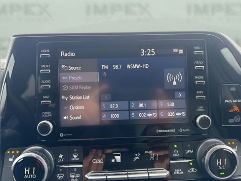 Used 2021 Toyota Highlander XLE image 19