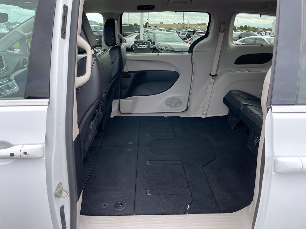 Used 2022 Chrysler Pacifica Touring-L FWD image 44