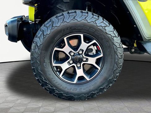 Used 2023 Jeep Wrangler Unlimited Rubicon w/ Cold Weather Group AWD/4WD image 34